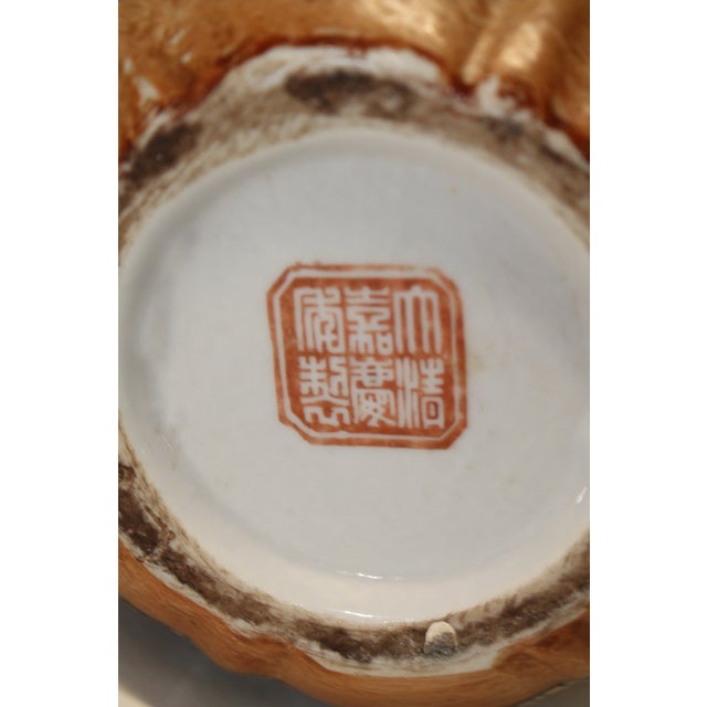 Black 19th Century Qing Tongzhi Mark Porcelain Vase For Sale - Image 8 of 9