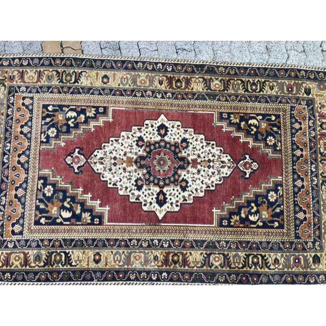 1960s Oushak Handmade Medallion Rug For Sale - Image 10 of 11