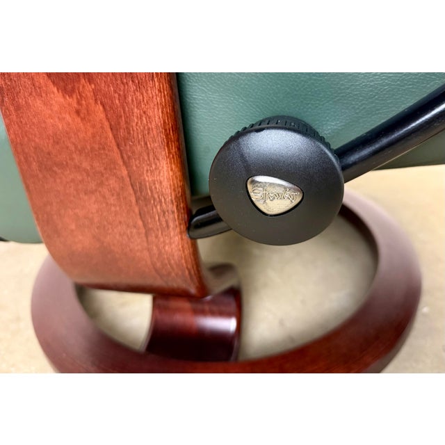 Vintage Leather Ekornes “Consul” Stressless Lounge Chair Recliner in Hunter Green For Sale In New York - Image 6 of 12