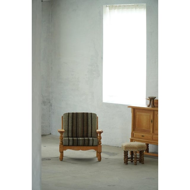 A beautiful and sculptural pair of Danish lounge chairs, made in the style of Henning (Henry) Kjærnulf during the 1960s....