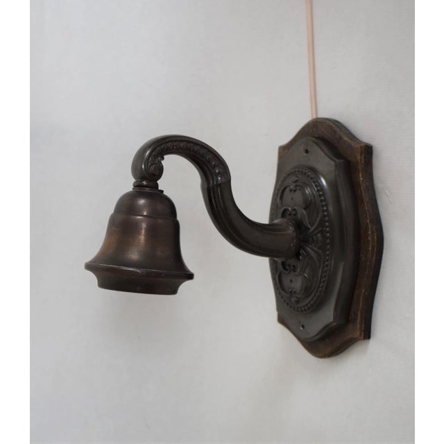 Wall lamp in bronze-cast metal from the 1920s. 1 E27. Newly electrified original state. Up to 250V (Europe/UK...