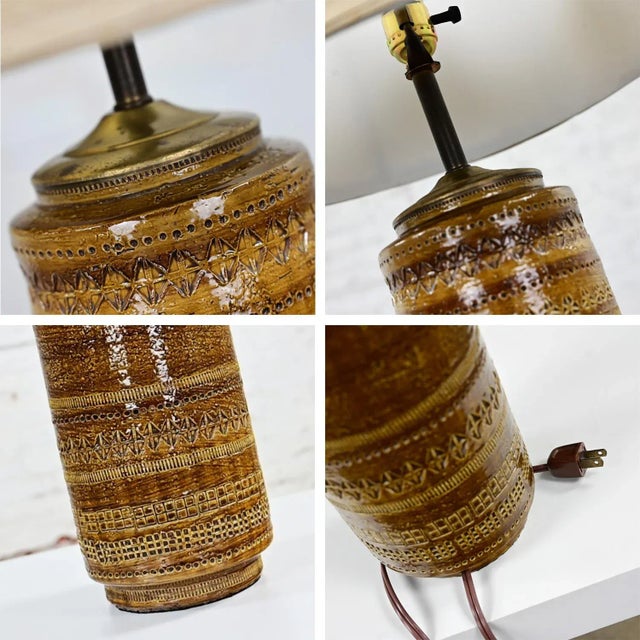 1963 Mid-Century Modern Golden Brown Italian Pottery Rimini Ambra Series Table Lamp by Aldo Londi for Bitossi & Raymor For Sale - Image 11 of 12