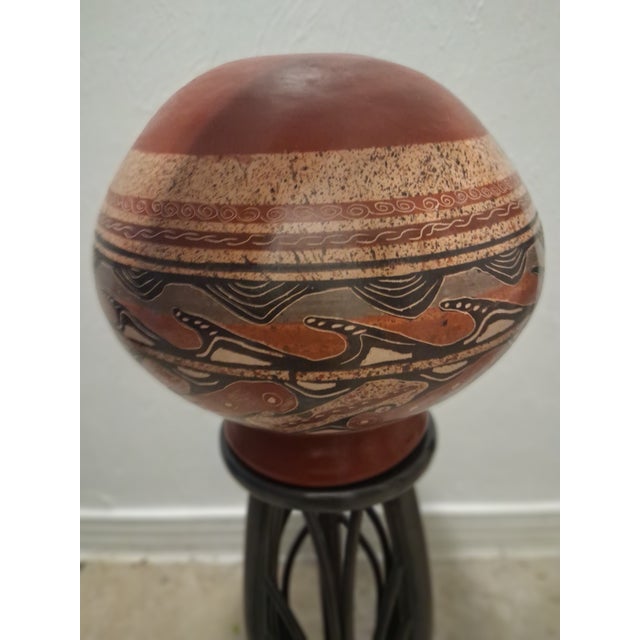 F-018 Signed 12" Mata Sgraffito Vessel -Ines Oliva- Geometric Lizard Motif. For Sale - Image 9 of 11