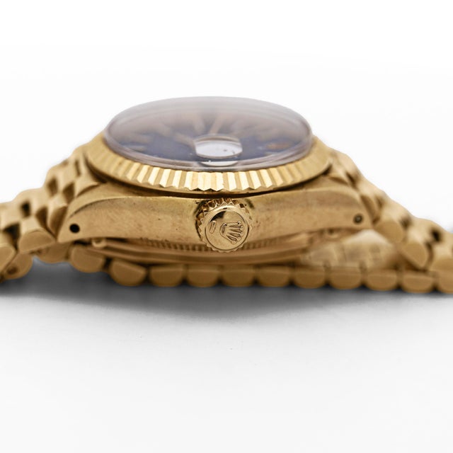 Rolex 1970s Rolex Lady DateJust 6917 Blue Dial 18k Gold President Bracelet Watch For Sale - Image 4 of 8
