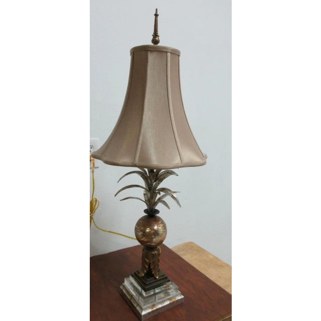 Italian 1990s Fine Art Lamps Gold Gilt Mercury Glass Italian Regency Column Table Lamp Shade For Sale - Image 3 of 7