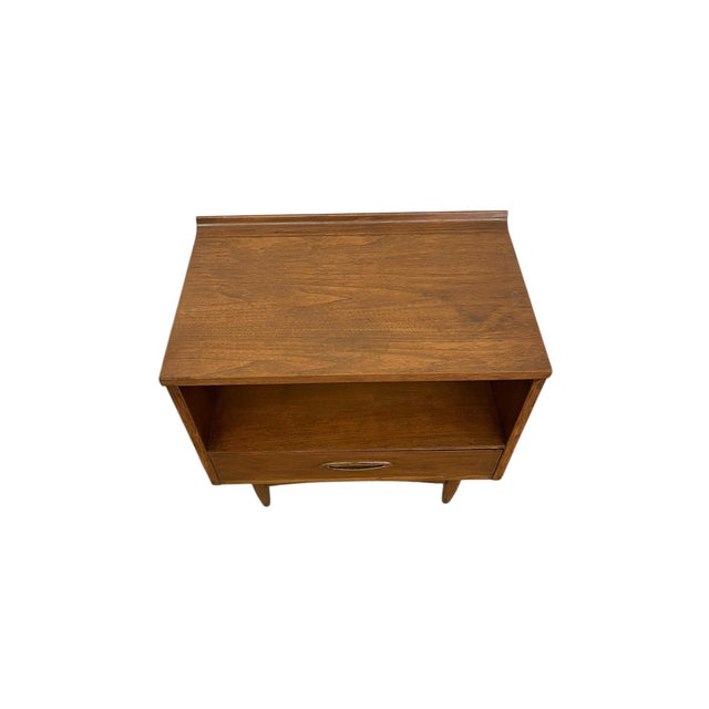 Mid-Century Modern 1970s Mid-Century Modern Pair of Walnut-Toned End Tables With Open Shelf and Dovetail Drawer For Sale - Image 3 of 9