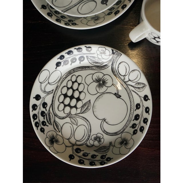 Black Paratiisi Breakfast Sets by Birger Kaipiainen for Arabia, Finland, 1970s, Set of 4 For Sale - Image 8 of 12
