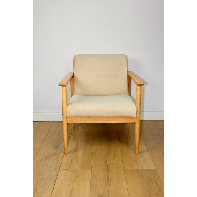 1970s Vintage Loft Lounge Chair in Light Beige Velvet Upholstery and Beech, 1970 For Sale - Image 5 of 10