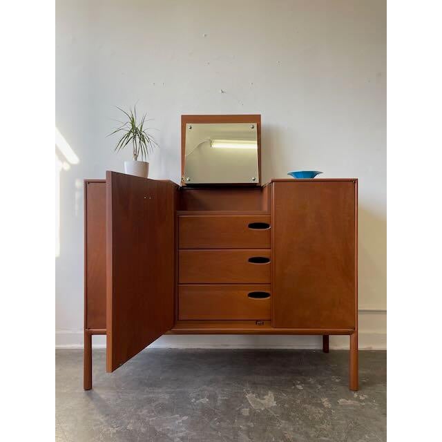 Mid-Century Modern Vintage Mt. Airy Dresser by Ray Sobota, Attributed For Sale - Image 3 of 16