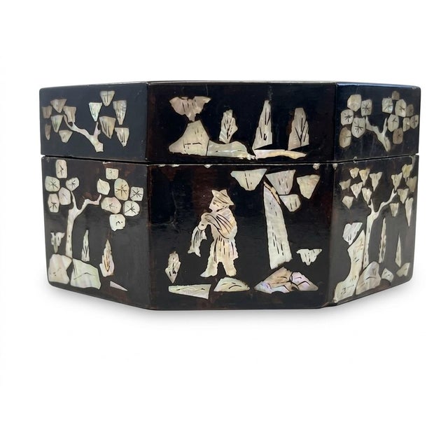 Black Lacquered Decorative Box Featuring an Intricate Mother-of-Pearl Inlay For Sale - Image 4 of 5