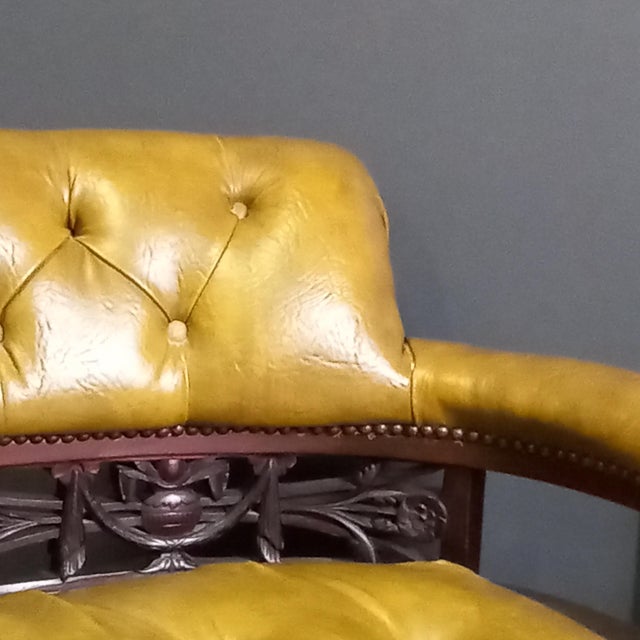 Green Leather Victorian Chesterfield Reading Bench – Antique English Furniture (19th/20th Century) Enchanting green...