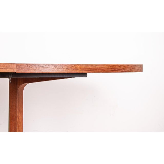 Dyrlund Large Danish Teak Model HM 55 Dining Table by John Mortensen for Dyrlund, 1960s For Sale - Image 4 of 18