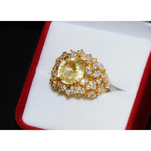 Early 21st Century GIA Certified 8.35CTS VS F Diamond Ceylon Sapphire 18K Solid Gold Bombay Dome Ring, size 6.25 For Sale - Image 5 of 9