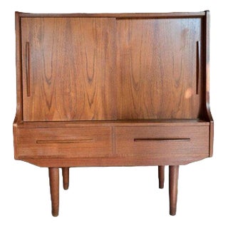 Vintage Teak Tall Sideboard / Bar Cabinet For Sale