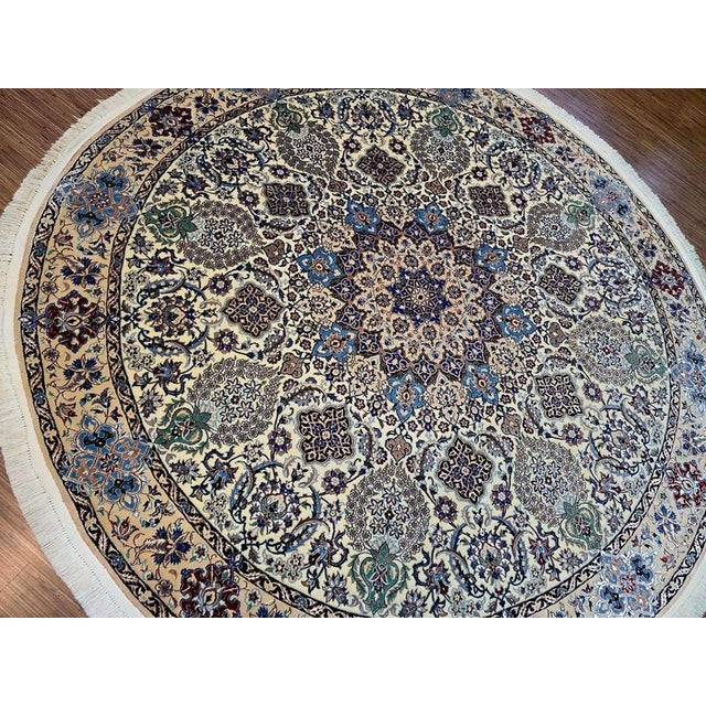 Hand-knotted Nain rug | Knot density: approx. 500.000 knots/m² | Material: Cork wool with silk on cotton | Size: 252 x 252 cm