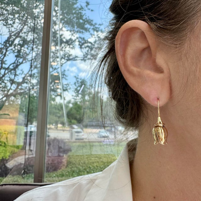 Gender: Ladies Metal Type: 14K Yellow Gold Length: 1.00 inches Weight: 5.75 grams Ladies 14K yellow gold antique drop...