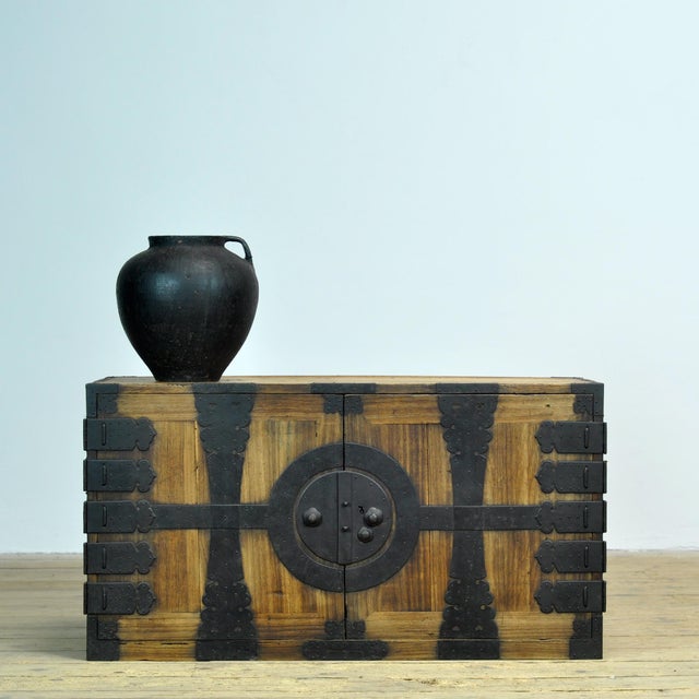 Japanese Choba Tansu Chest with Hand-Forged Iron Fittings, 1880 For Sale - Image 16 of 16