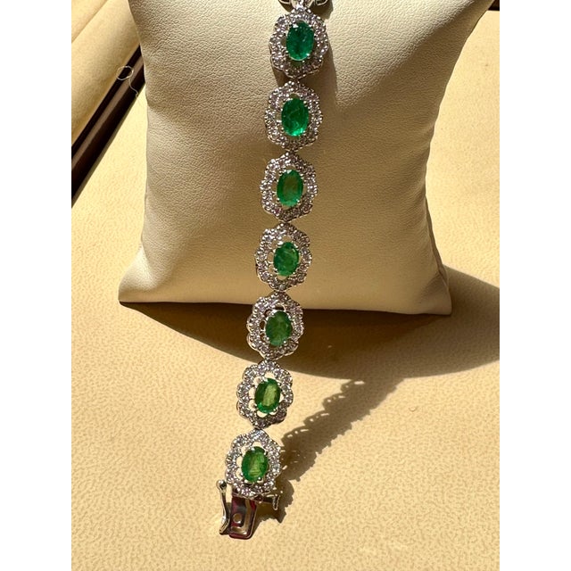 Gemstone 10 Carat Natural Brazilian Emerald & Diamond Tennis Bracelet 14 Karat Gold For Sale - Image 7 of 18