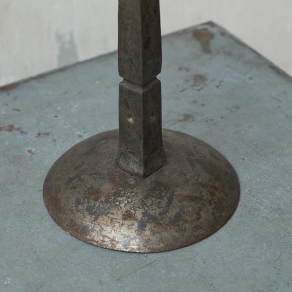 Art Deco Candlegolder in Hand Hammered Metal, 1930s For Sale - Image 4 of 10