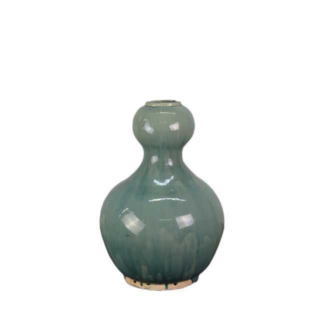 This turquoise gourd vase is handmade and hand glazed. Tt features a beautiful turquoise color and unique gourd shape that...