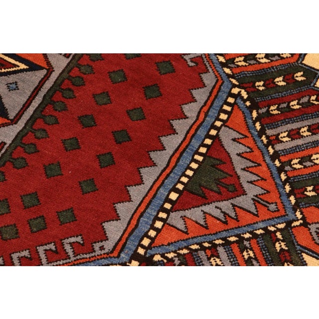 1980s 1980s 1980s Vintage Rustic Kargahi Beige/Rust Hand Knotted Rug For Sale - Image 5 of 9