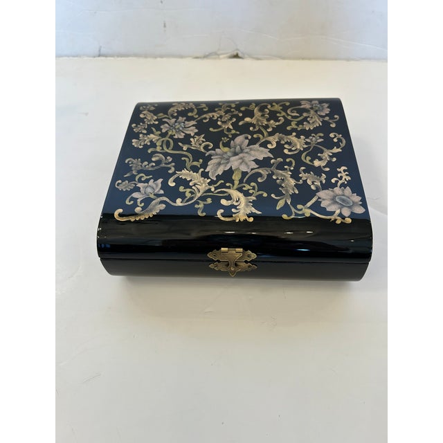 Black & Gold Lacquer Handmade Artisan Decorative Box For Sale - Image 4 of 10