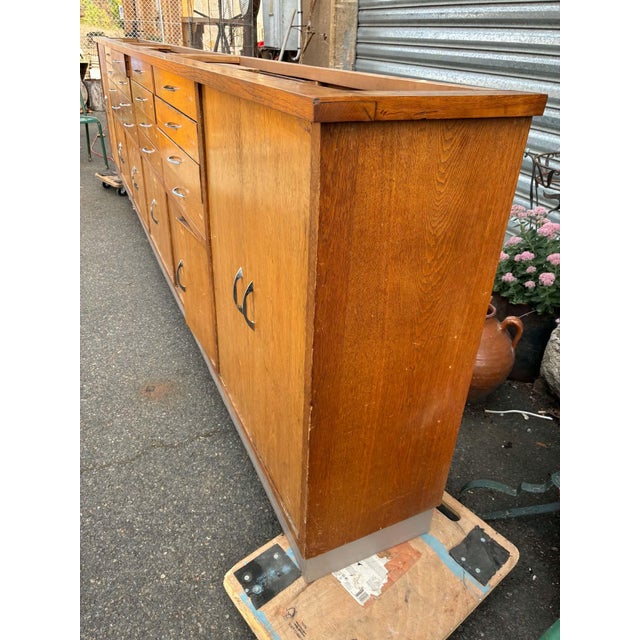 Stunning oak and oak veneer sideboard. Vintage, this elegant storage unit will bring an authentic and warm touch to your...