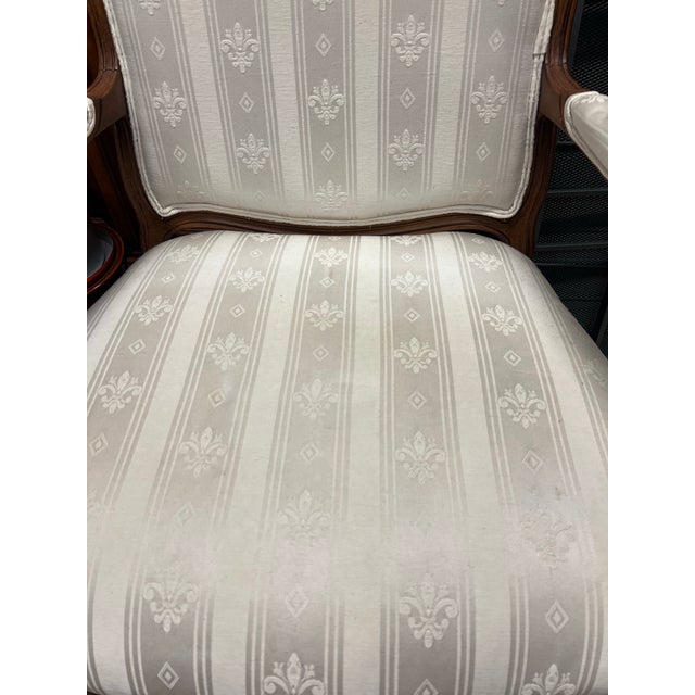 Vintage Louis XV Chair With White Silk Stripe Fleur De Lis For Sale - Image 4 of 9