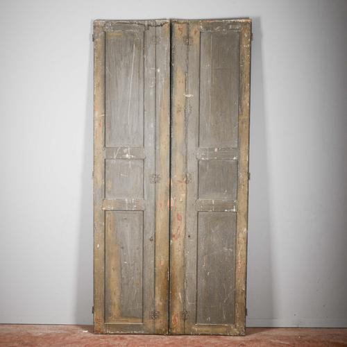 This majestic double door represents a rare and fascinating example of decorative antiques, ideal for those seeking to...