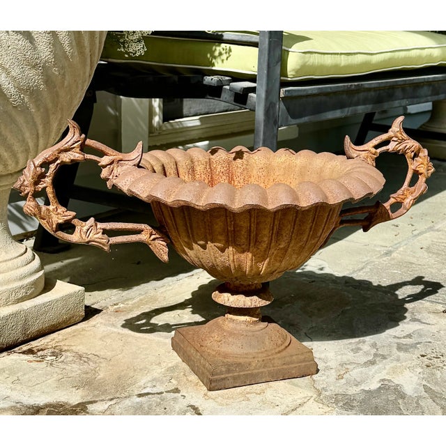 19th Century English Cast Iron Garden Urn Planter For Sale In New York - Image 6 of 7