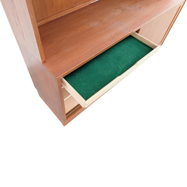 Brown Mid-Century Danish Teak Bookcase by Poul Hundevad for Hundevad & Co. For Sale - Image 8 of 13