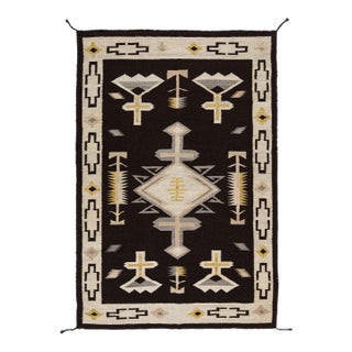 Modern Navajo Style Hand-Woven Wool Rug With Geometric Diamond Motif For Sale