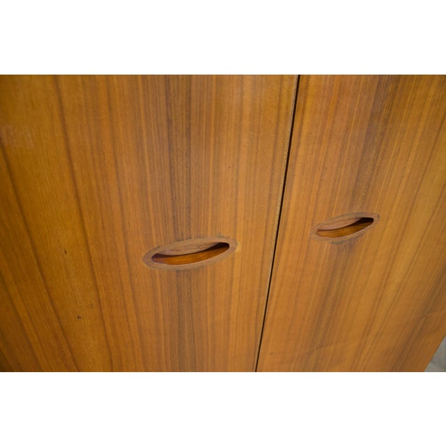1960s Mid-Century Modern Walnut Wardrobe from Uniflex, 1960s For Sale - Image 5 of 12