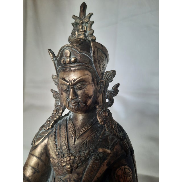 Vintage Sino-Tibetan Cast Bronze Guardian King or Deity Sculpture on Lotus Base For Sale In New York - Image 6 of 10