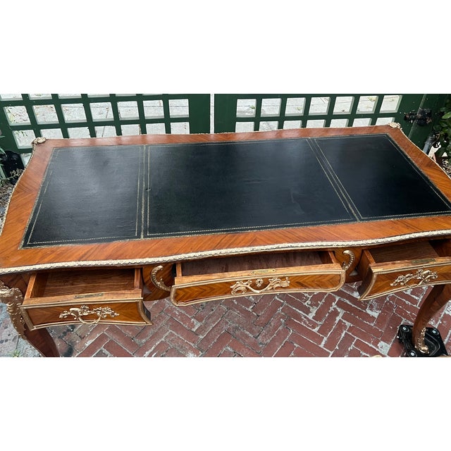 French Mid 20th Century French Louis XV Bureau Plat Desk With Ormolu Mounts, Leather Top & Herringbone Parquetry Veneers For Sale - Image 3 of 10