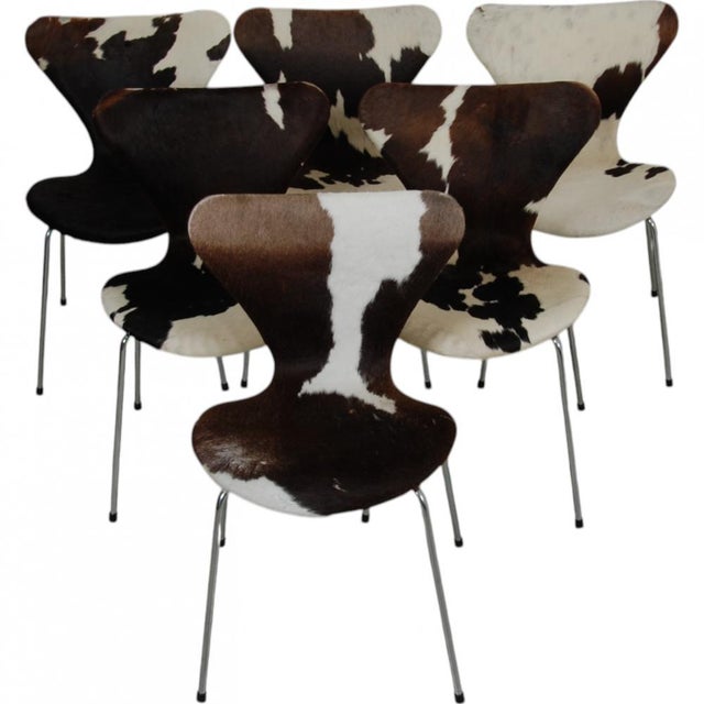 Seven Chairs in Cow Hide by Arne Jacobsen, 2000s, Set of 6 For Sale - Image 4 of 15