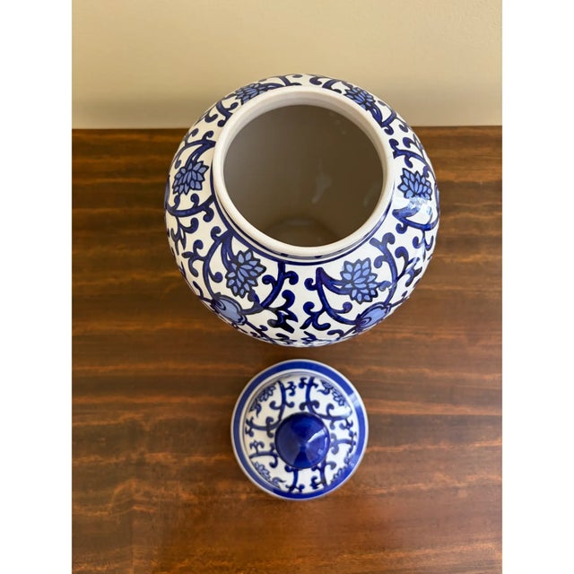 Chinoiserie Blue and White Porcelain Ginger Jar, Late 20th Century For Sale In South Bend - Image 6 of 7