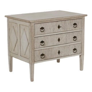 Swedish 19th Century Gray Painted Three-Drawer Chest with Carved Reeded Motifs For Sale