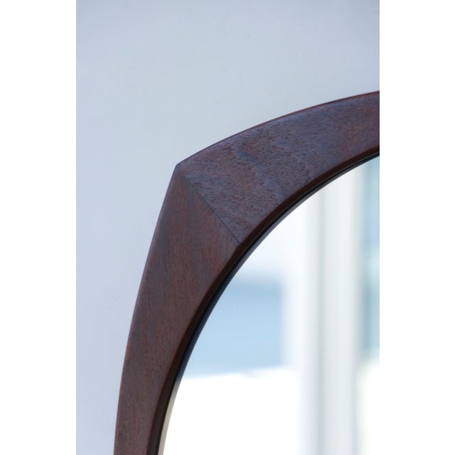 This vintage round mirror is an exceptional piece. It perfectly embodies the very essence of 1960s Scandinavian design....