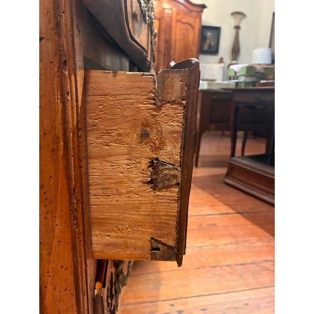 Mid 18th Century Period Rococo French Provincial Commode en Arbelete For Sale - Image 9 of 14