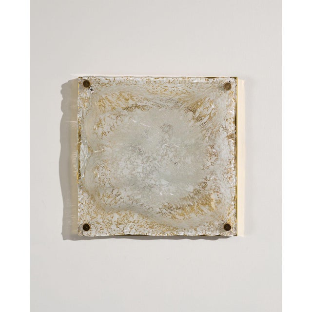 1970s Murano Ice Glass Wall Lamp with Brass Backplate, Italy, 1970s For Sale - Image 5 of 15