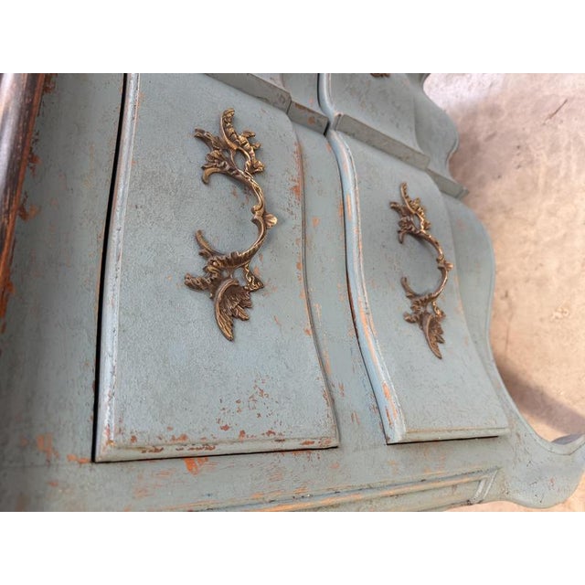 Louis XV Chest of Drawers in Walnut For Sale - Image 6 of 12