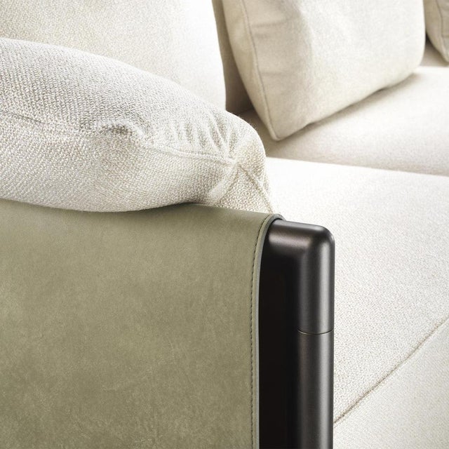 This white 3-seater sofa by Stefano Giovannoni combines deep, inviting cushions with a clean-lined profile for refined...