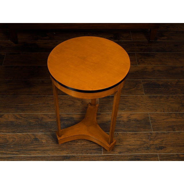 Austrian Biedermeier Period 1840s Walnut Guéridon Table with Ebonized Rim For Sale - Image 4 of 6