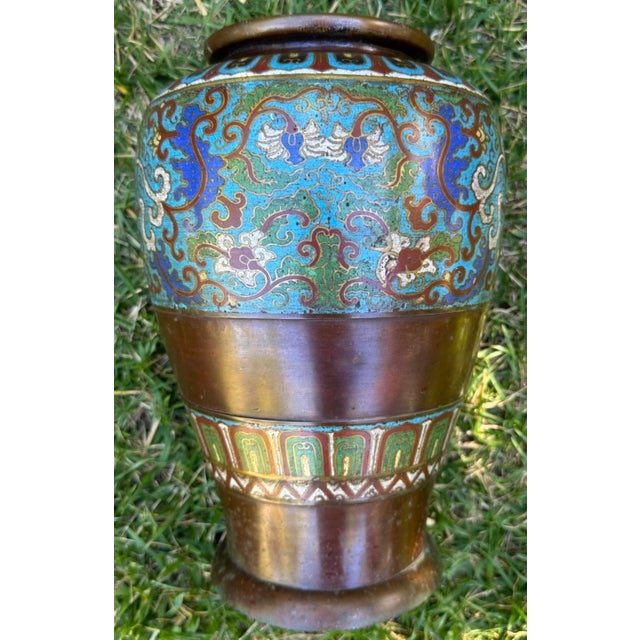 18th Century Chinese Cloisonné Bronze Vase With Lotus Flower Motif For Sale - Image 16 of 18