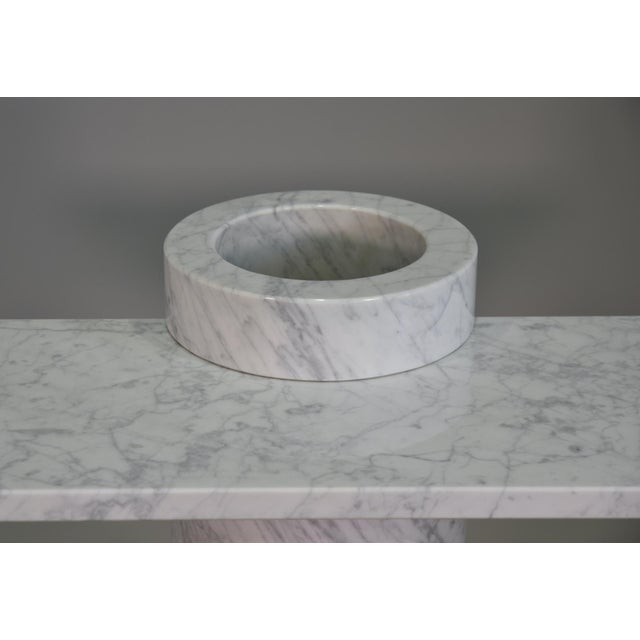 Mid-Century Modern Console Table in White Carrara Marble by Angelo Mangiarotti for Skipper Loico Collection, 1980 For Sale - Image 3 of 16