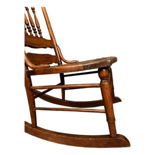 American Oak Spindle Back Pressed Splat Rocking Chair With Tooled Leather Seat, Circa 1900 For Sale