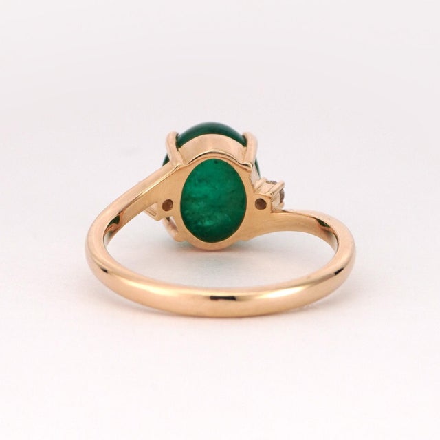 14k Yellow Gold Ring With 3.33ct Cabochon Emerald and Diamonds For Sale - Image 4 of 8