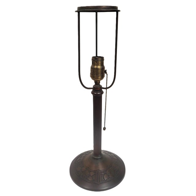 Early 20th Century Antique Bronze Rose Overlay & Stained Slag Glass Table Lamp #559 by Handel For Sale - Image 5 of 18