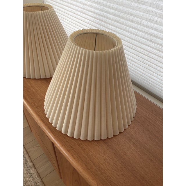 Mid-Century Modern Mid 20th Century Postmodern Pleated Textured Cream Linen Lamp Shades - a Pair For Sale - Image 3 of 12